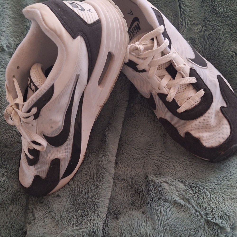Nike White and Black Sneakers
